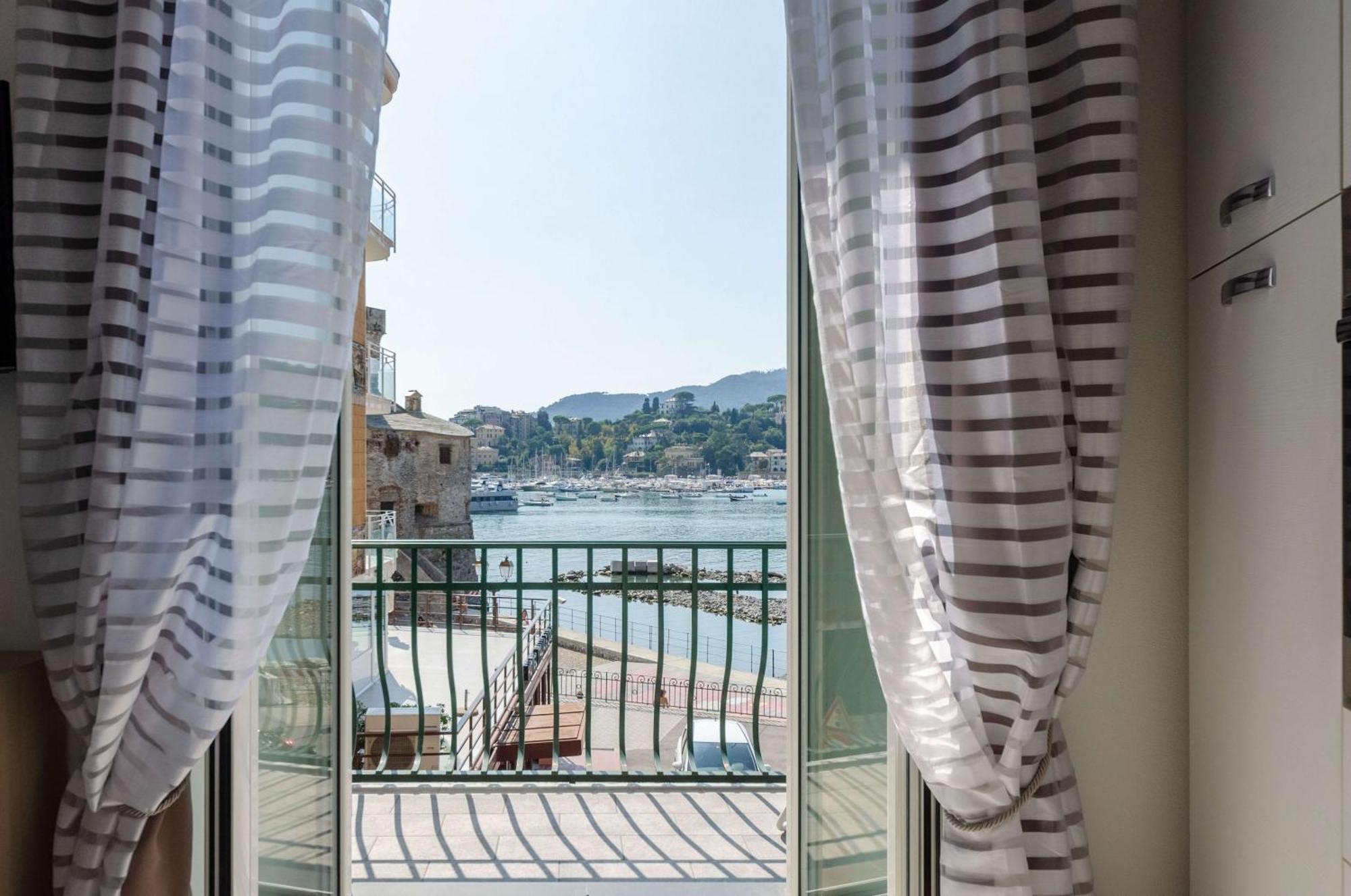 Alla Casa Rosa Al Mare, Central Seafront Stay With Free Private Garage, Air Conditionig, Wi-Fi, Ideal Choice For A Relaxing And Exciting Coastal Escape Rapallo Dış mekan fotoğraf