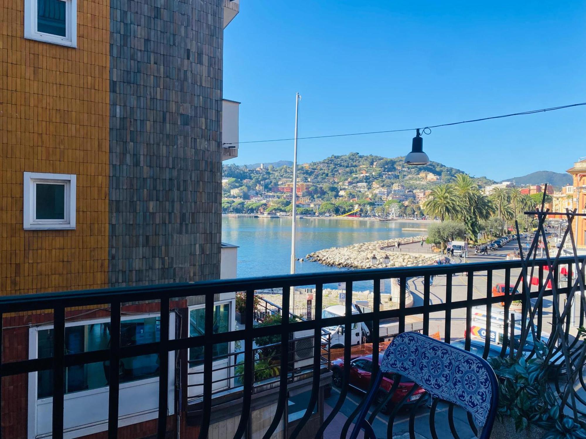 Alla Casa Rosa Al Mare, Central Seafront Stay With Free Private Garage, Air Conditionig, Wi-Fi, Ideal Choice For A Relaxing And Exciting Coastal Escape Rapallo Dış mekan fotoğraf